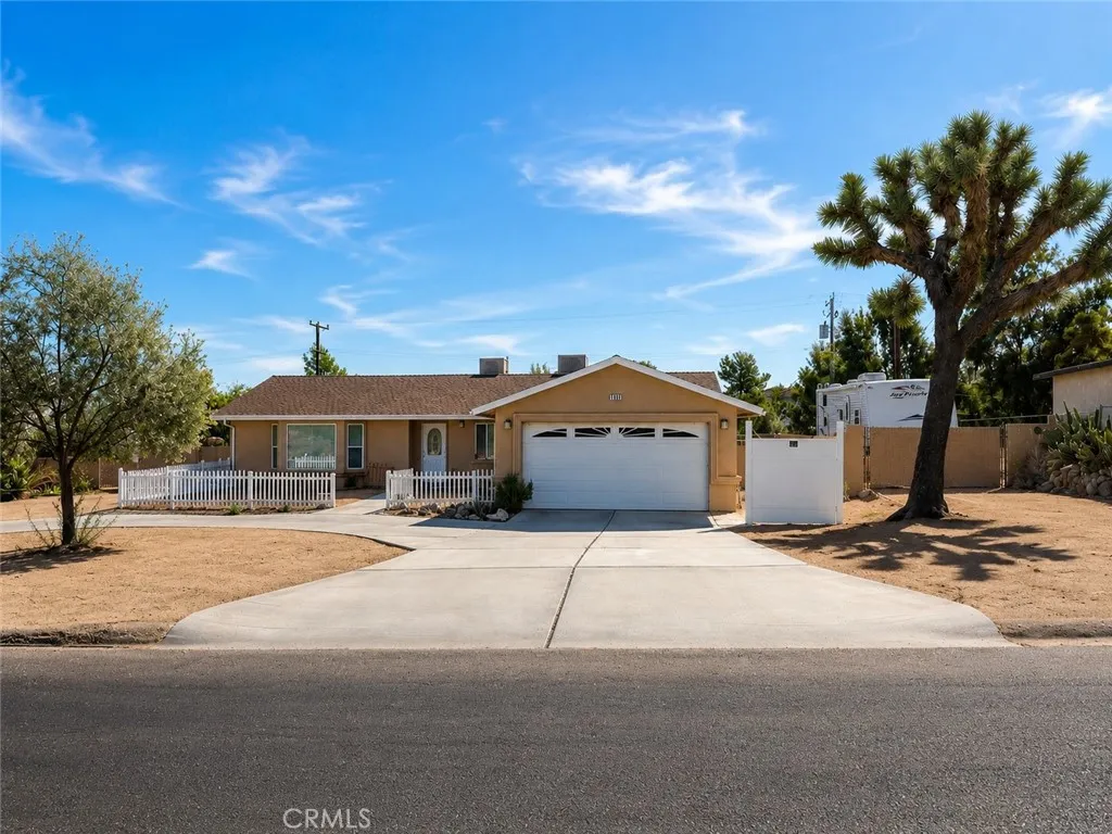 7619 Dumosa Ave