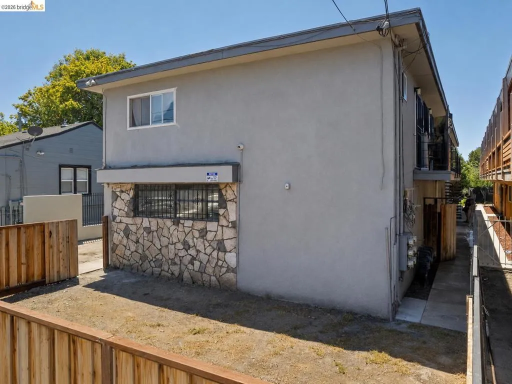 9833 Walnut St, Oakland, California 94603 — photo 4