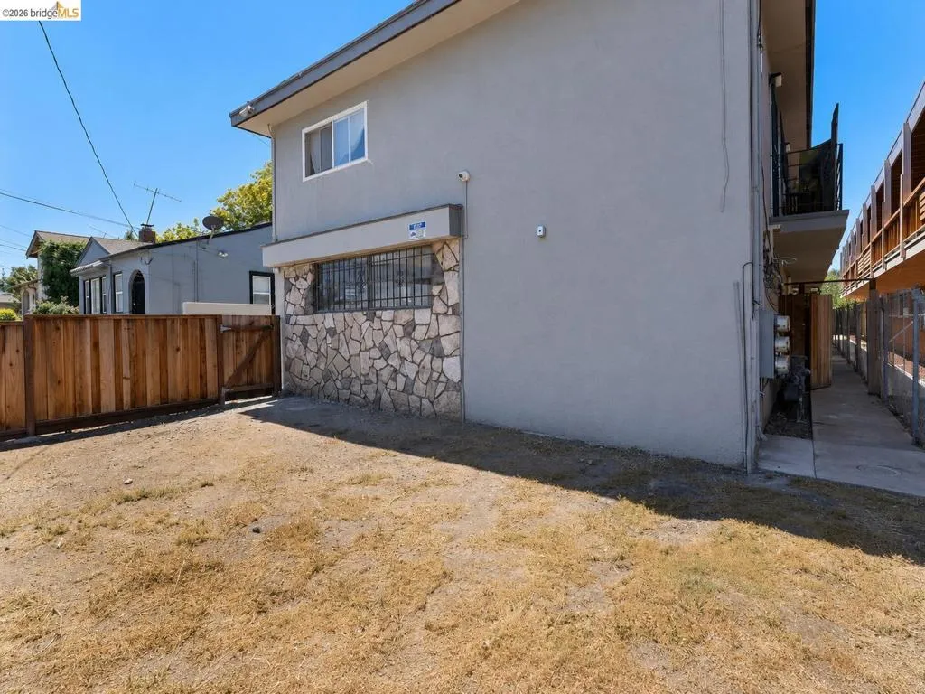 9833 Walnut St, Oakland, California 94603 — photo 5
