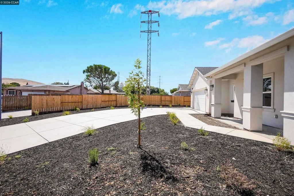 2102 Paige Ct, Pittsburg, California 94565 — photo 5