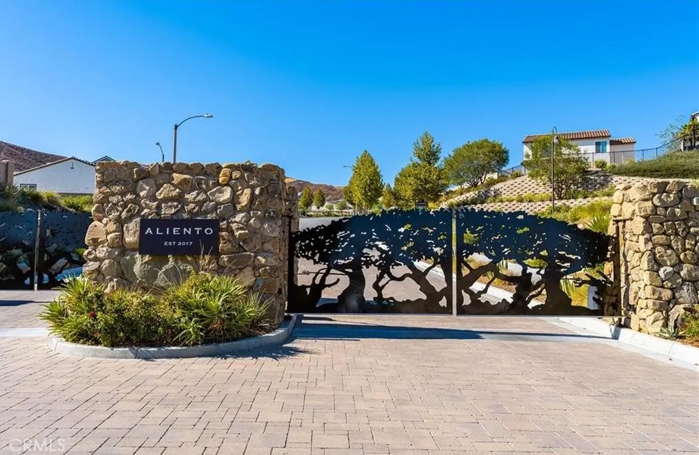 18619 Cedar Crest Drive, Canyon Country, California 91387 — photo 4