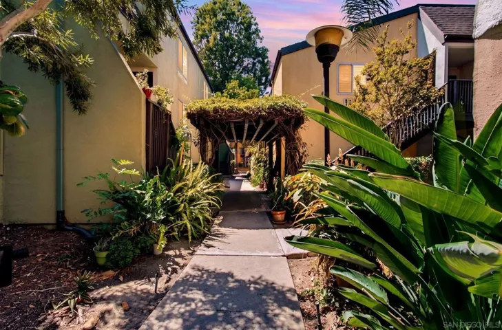 https://zimg.paragon.ice.com/ParagonImages/Property/PA/SDMLS/260019629/1/533/400/faea03da8d4515ec9b102e5439a0be1c/3/5e4dba9e3c0808ab7397eeb2f3c7b104/260019629-30aef96a-0fbc-4978-a70e-44ef3e93cb2c.JPG