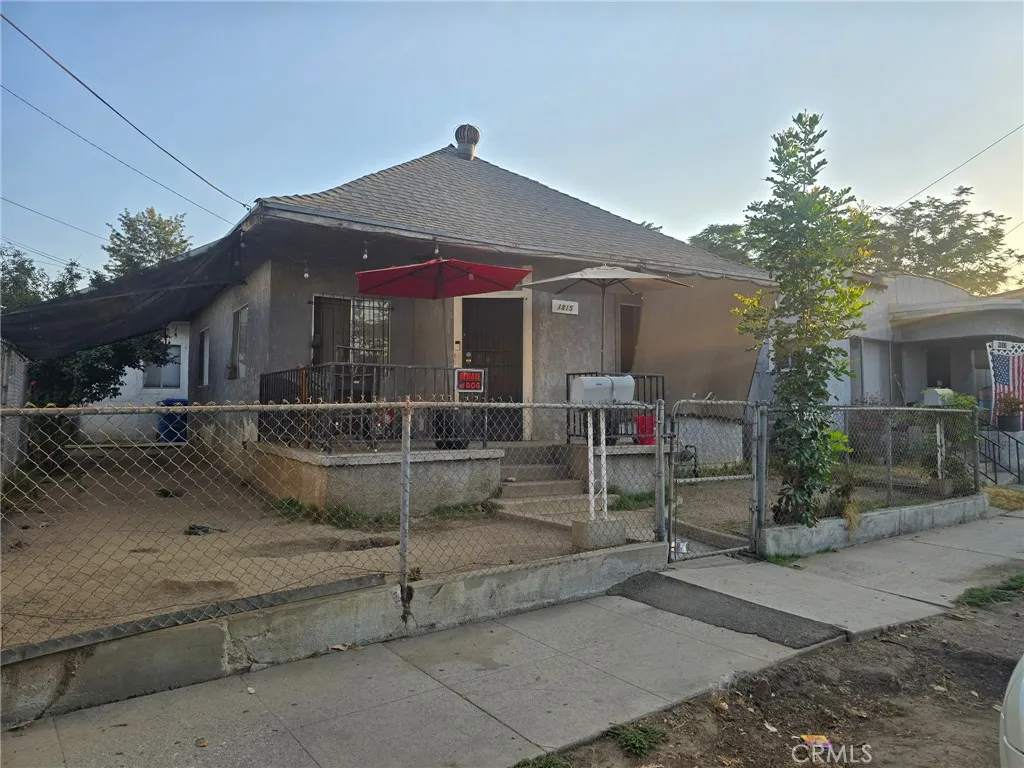 1815 E 3rd