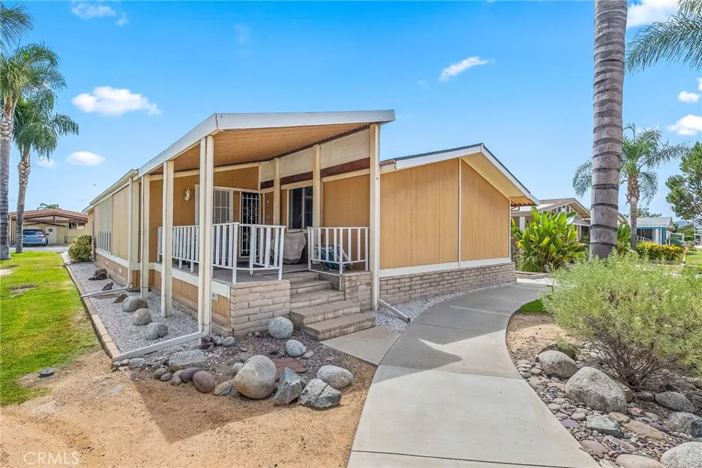 1371 Bishop, Hemet, California 92545 — photo 4