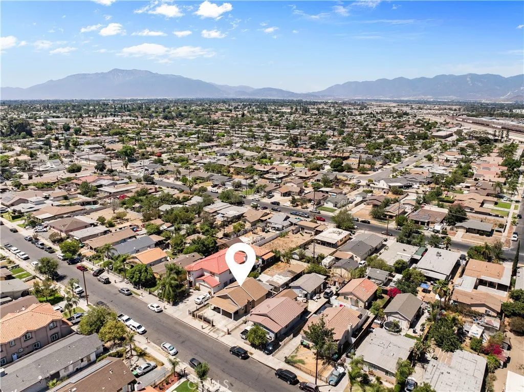 239 Orange, Colton, California 92324 — photo 4