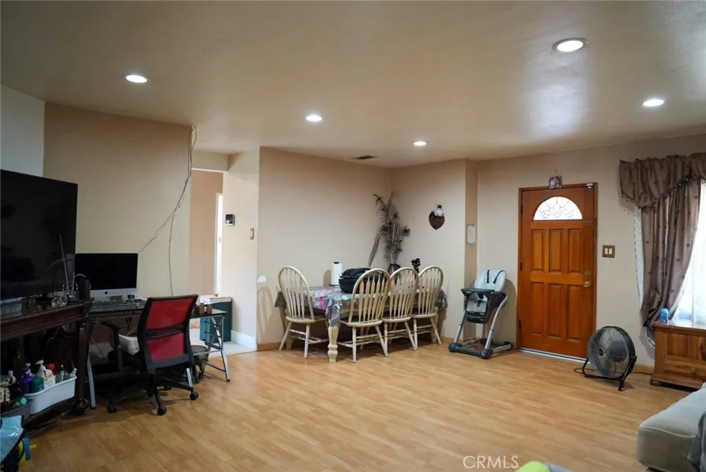 10239 Garfield, South Gate, California 90280 — photo 5