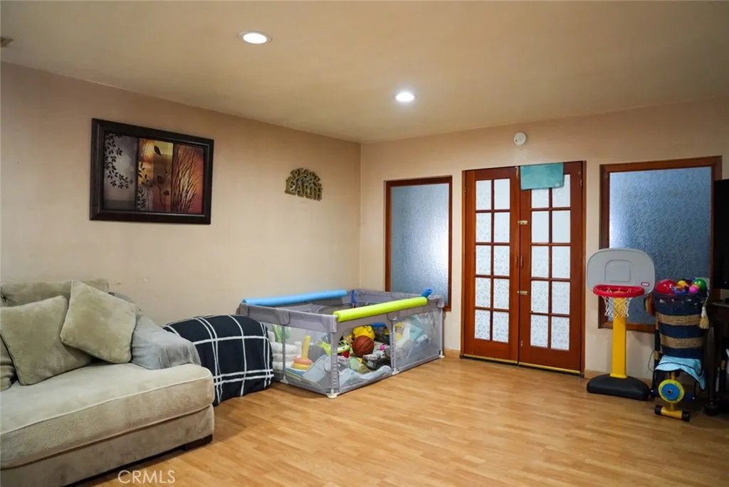 10239 Garfield, South Gate, California 90280 — photo 4