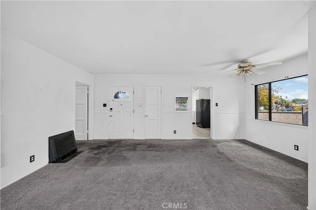 Living/Dining Room Area