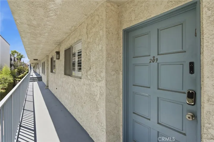 5354 Lindley Avenue 209, Encino, California 91316 — photo 4