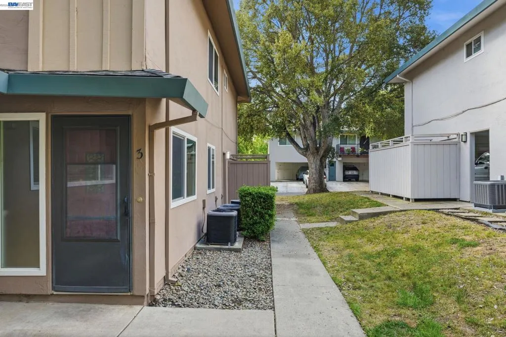 8185 Arroyo Dr 3, Pleasanton, California 94588 — photo 4
