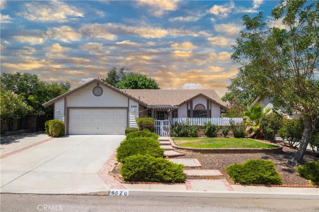 8526 Valley View Dr