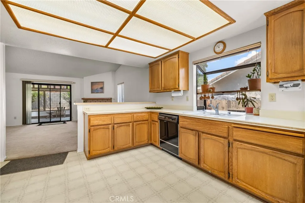 8526 Valley View Drive, Hesperia, California 92344 — photo 5