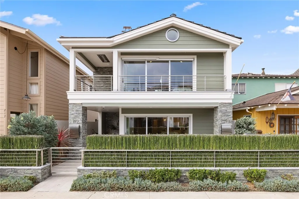 219 Diamond Ave