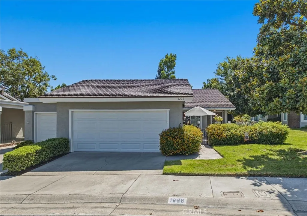 1228 Woodside Dr
