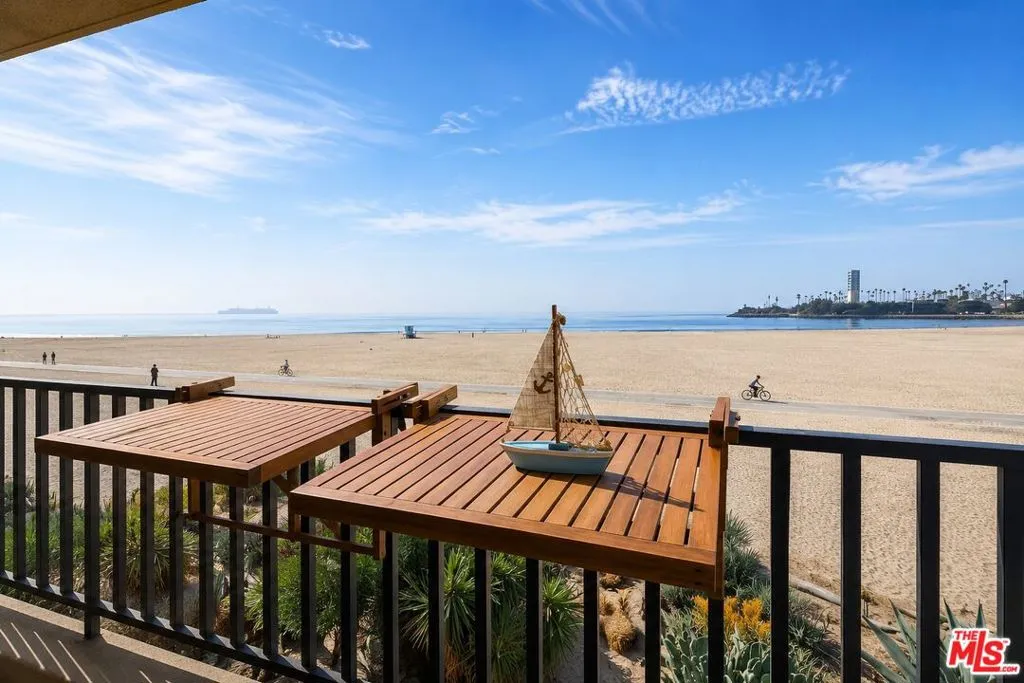 1140 E Ocean Blvd