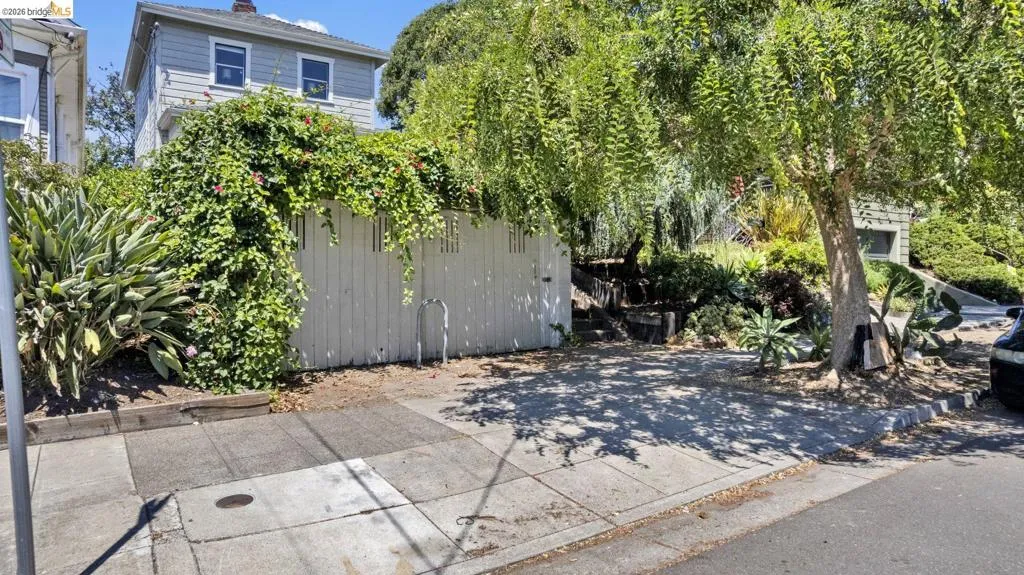 4239 Howe St, Oakland, California 94611 — photo 4