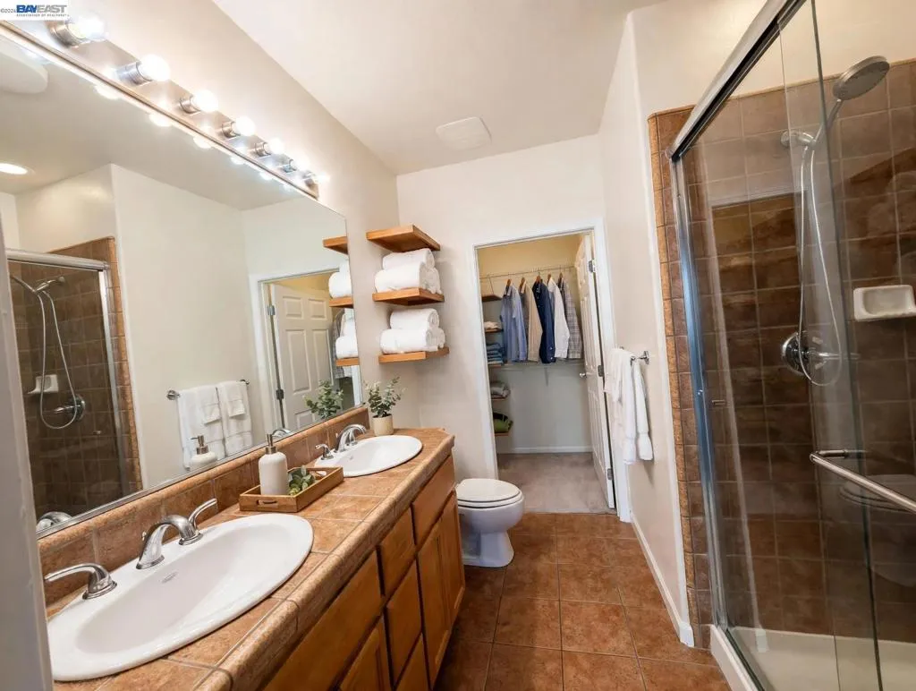 Beautifully virtually stage for potential buyers to envision options
