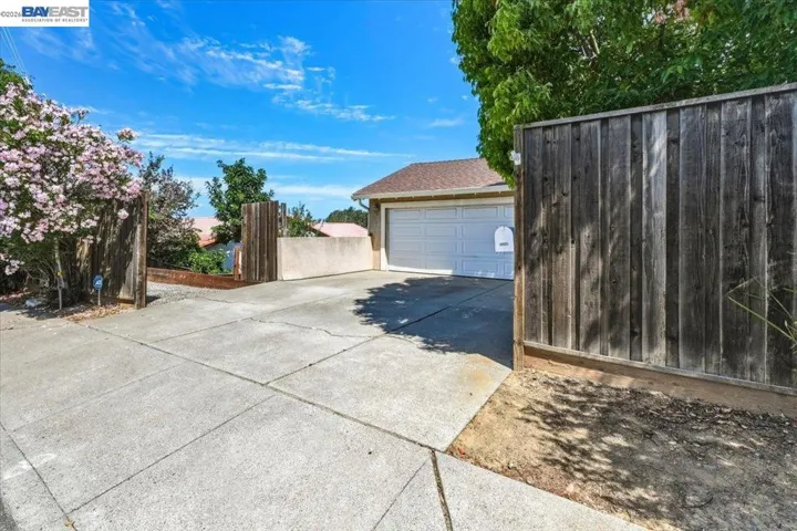 27468 Hayward Blvd, Hayward, California 94542 — photo 4