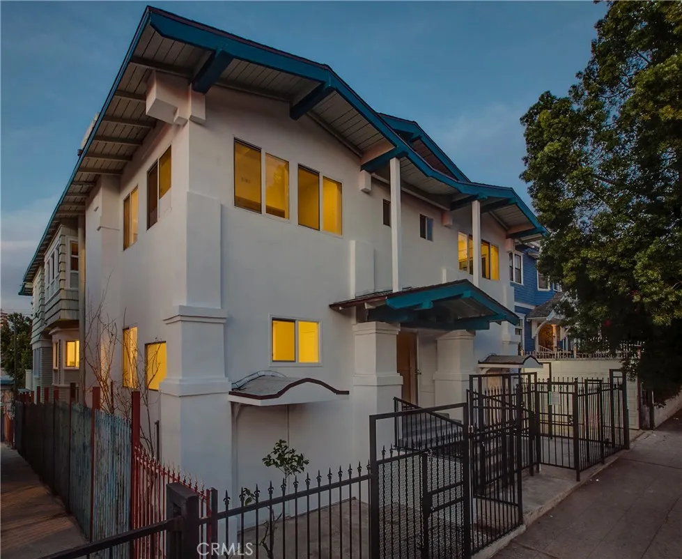2765 W 8th