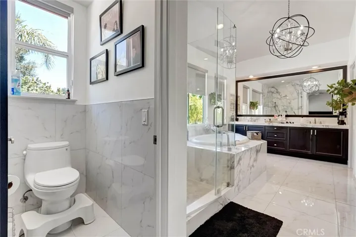 entrance to master bath.
