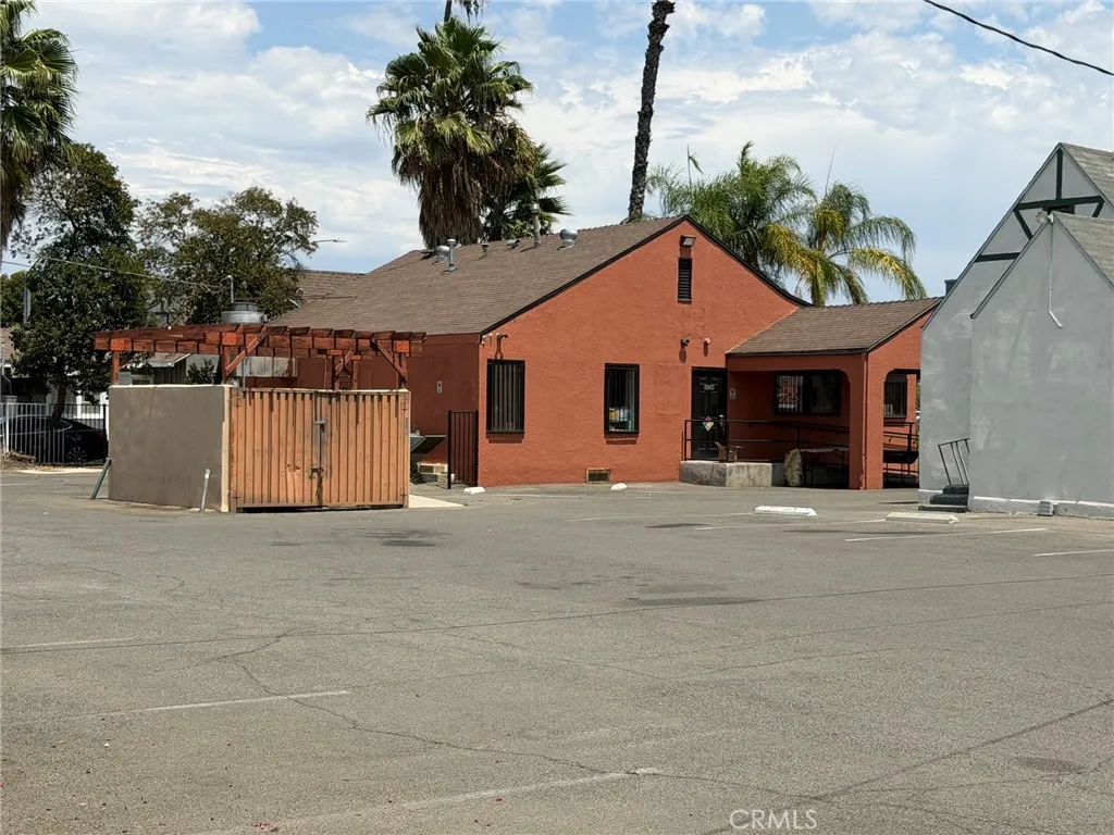 6461 Brockton, Riverside, California 92506 — photo 4