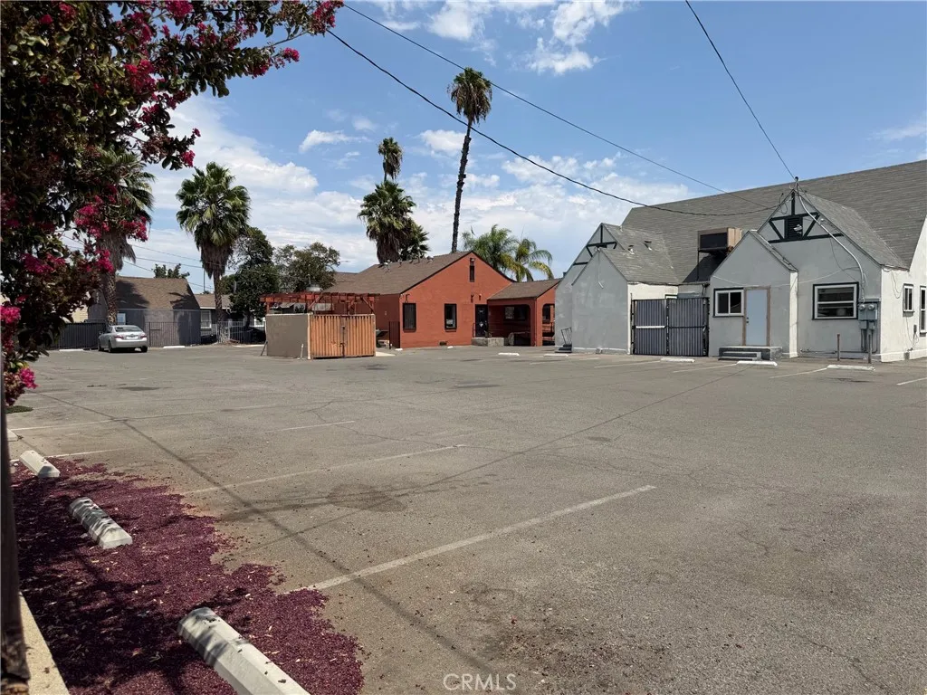 6461 Brockton, Riverside, California 92506 — photo 5