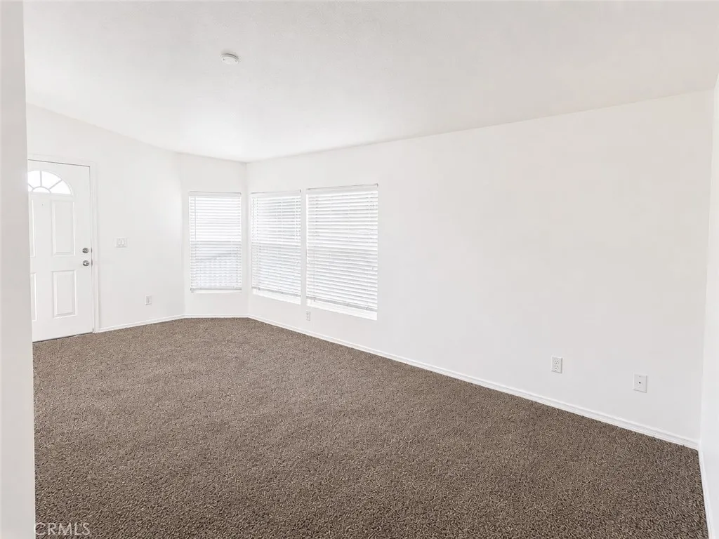 22601 Bear Valley Road, Apple Valley, California 92308 — photo 5