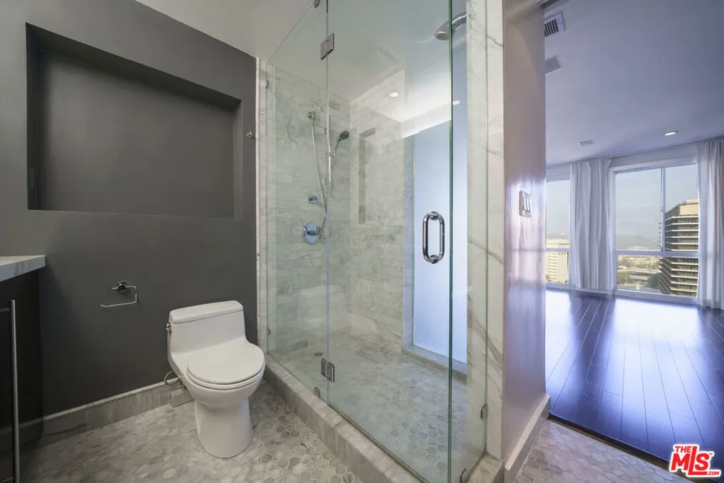 Main Bath 1