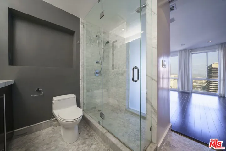 Main Bath 1