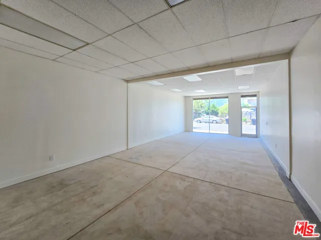 5830 W Bonsallo Avenue, Los Angeles, California 90044 — photo 5