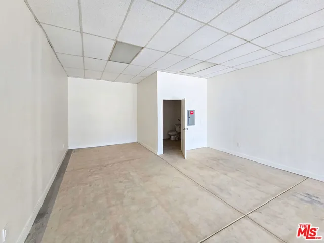 5830 W Bonsallo Avenue, Los Angeles, California 90044 — photo 4