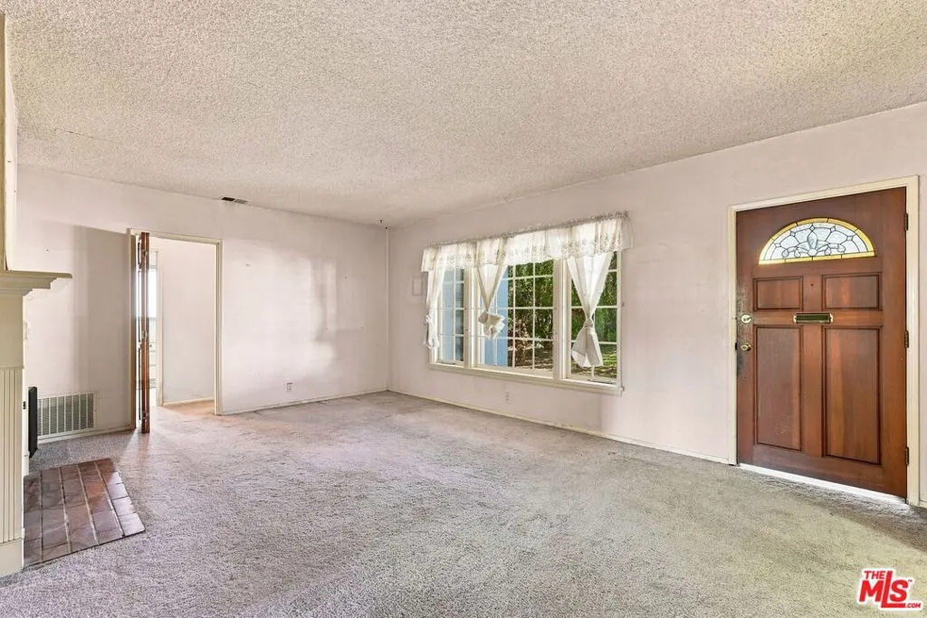 15954 Gault Street, Lake Balboa, California 91406 — photo 4