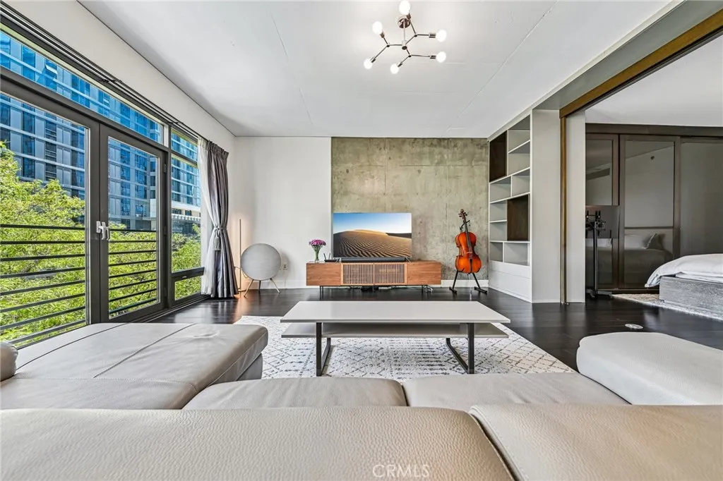 1111 S Grand Ave