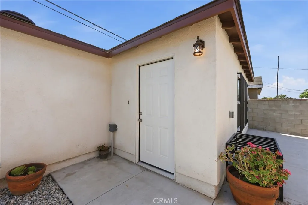 10646 S Wilton Place, Los Angeles, California 90047 — photo 4