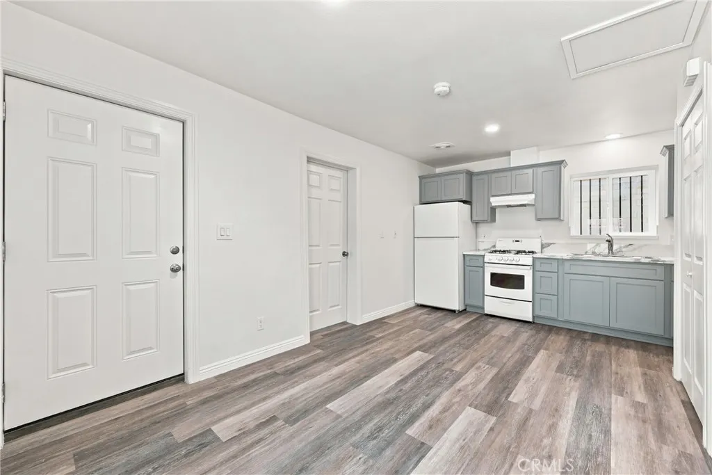 10646 S Wilton Place, Los Angeles, California 90047 — photo 5
