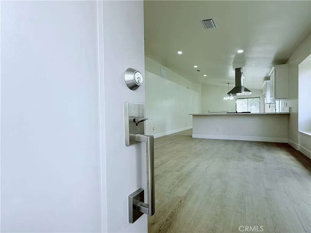 518 E Avenue J11, Lancaster, California 93535 — photo 4