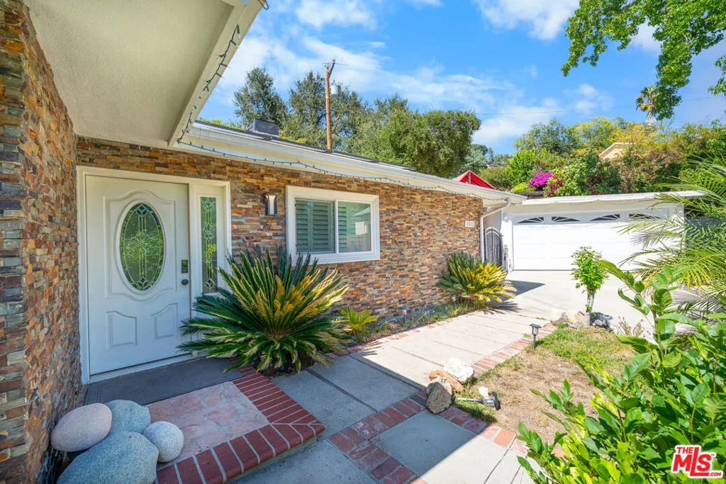 4923 Burgoyne Ln