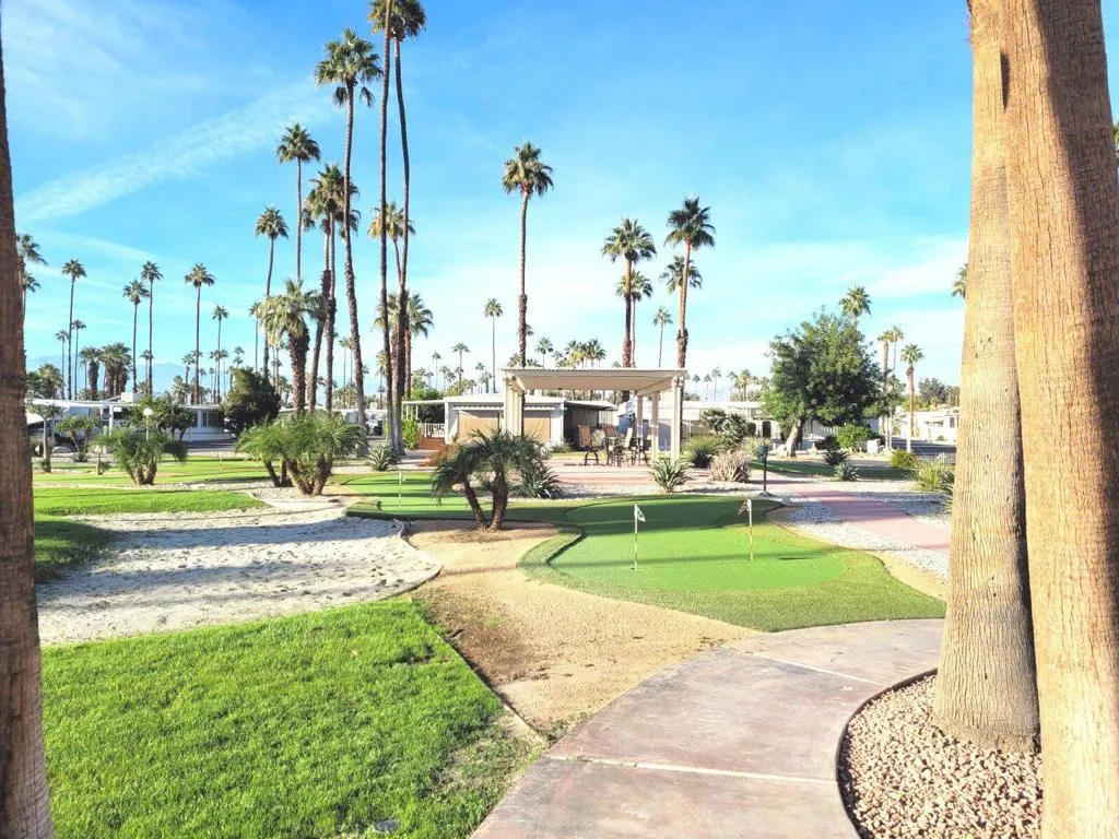 Putt-putt & Practice green