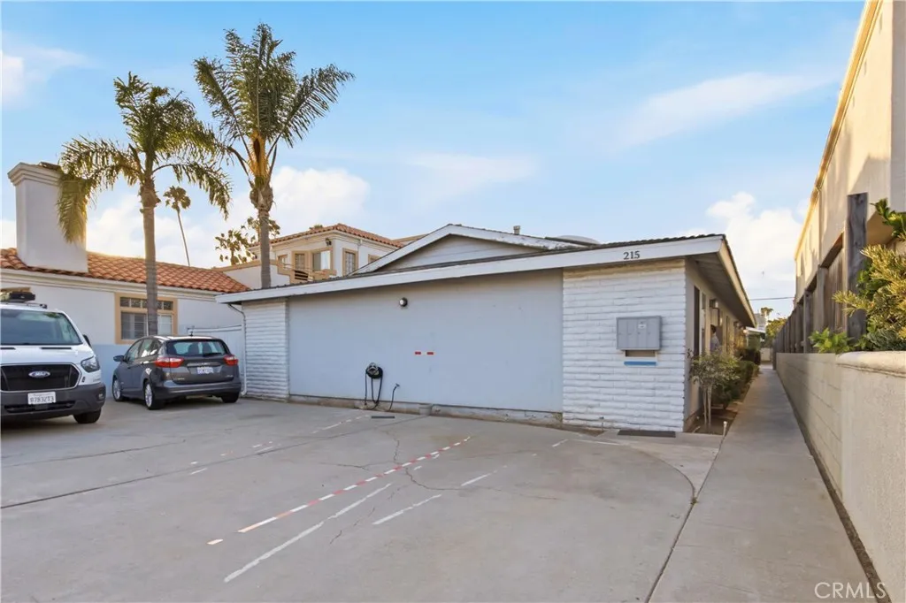 215 Detroit Avenue, Huntington Beach, California 92648 — photo 4