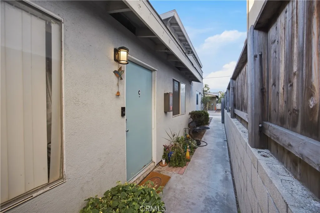 215 Detroit Avenue, Huntington Beach, California 92648 — photo 5