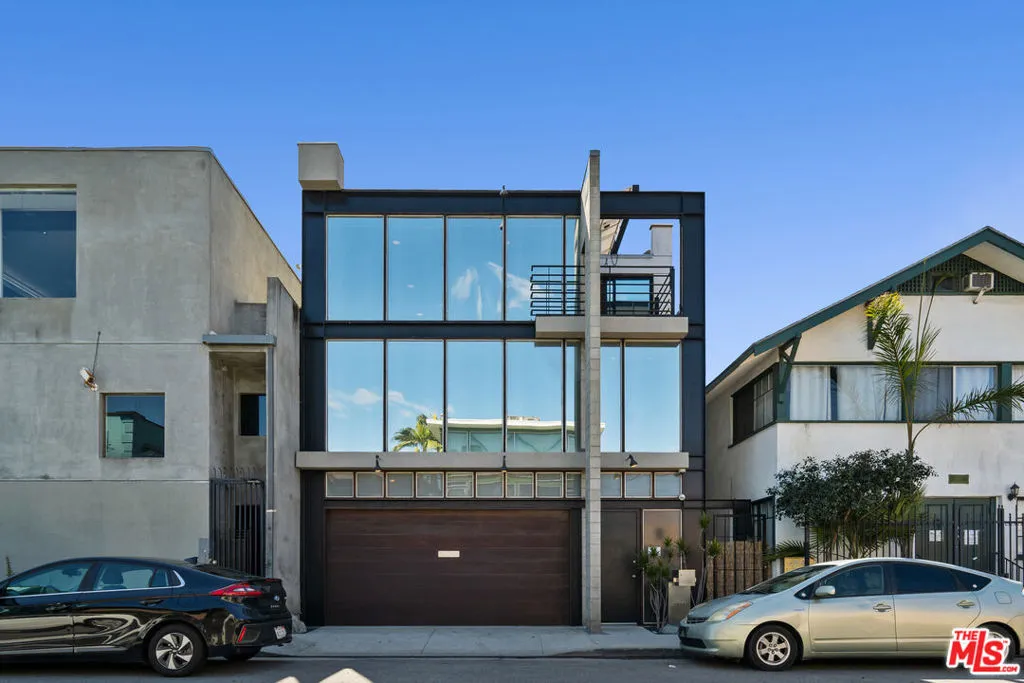 1313 Innes Pl