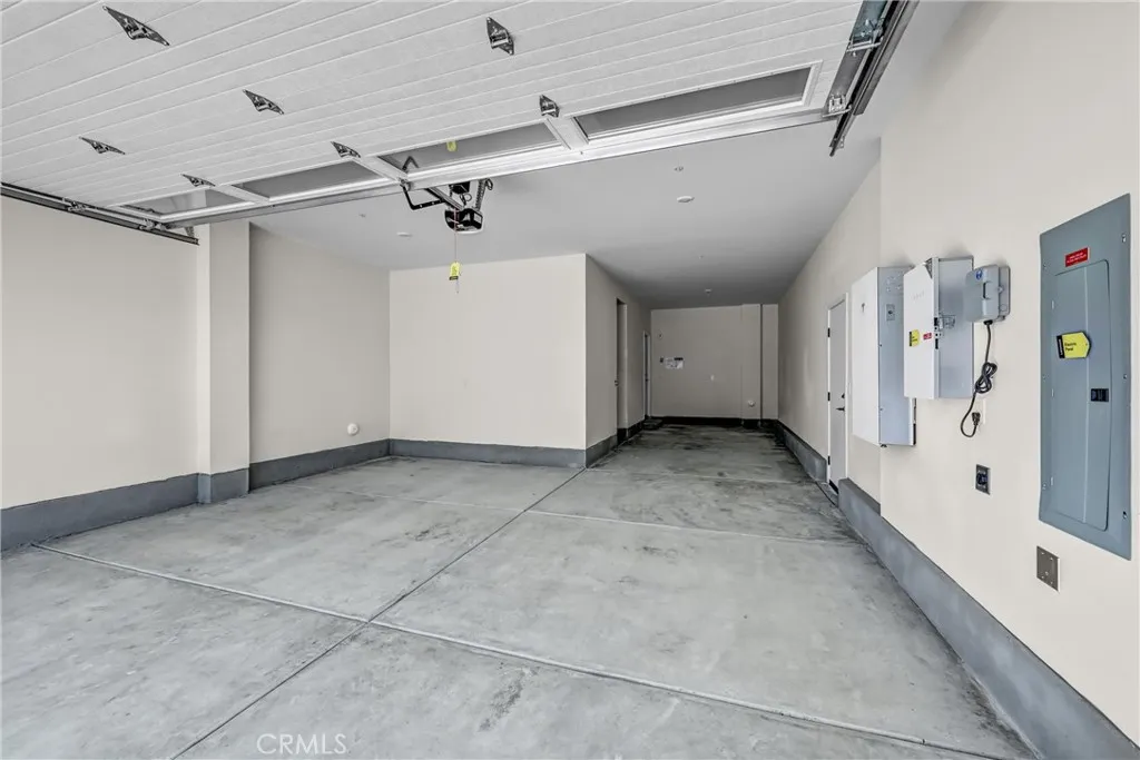 3 car tandem garage with direct access to home 3 car tandem garage with direct access to home