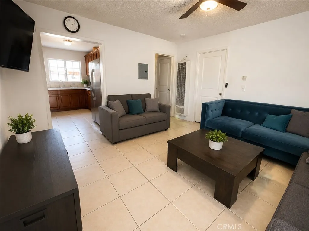 815 E 109th Street, Los Angeles, California 90059 — photo 4