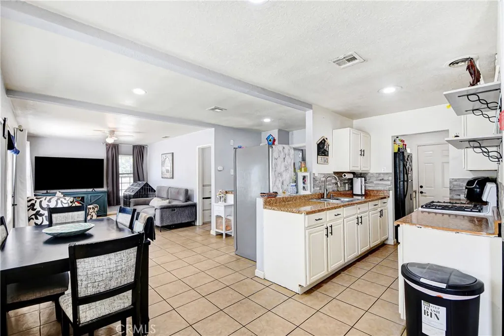 26316 Investors, Hemet, California 92544 — photo 5