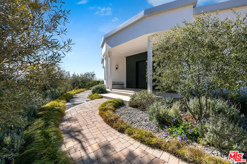 580 Chalette Drive, Beverly Hills, California 90210 — photo 5