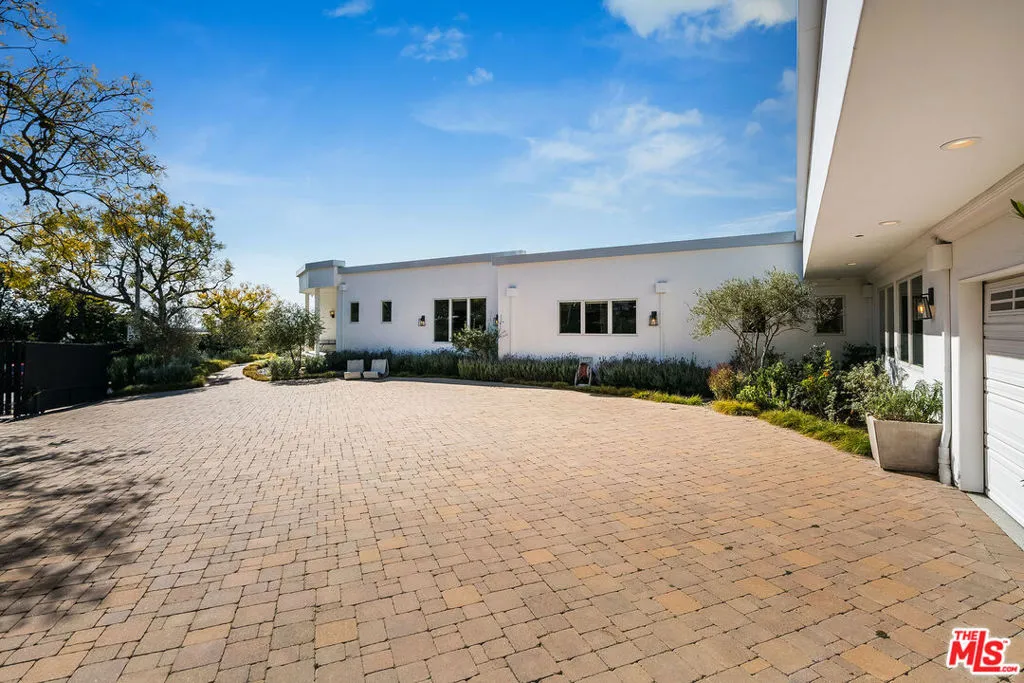 580 Chalette Drive, Beverly Hills, California 90210 — photo 4