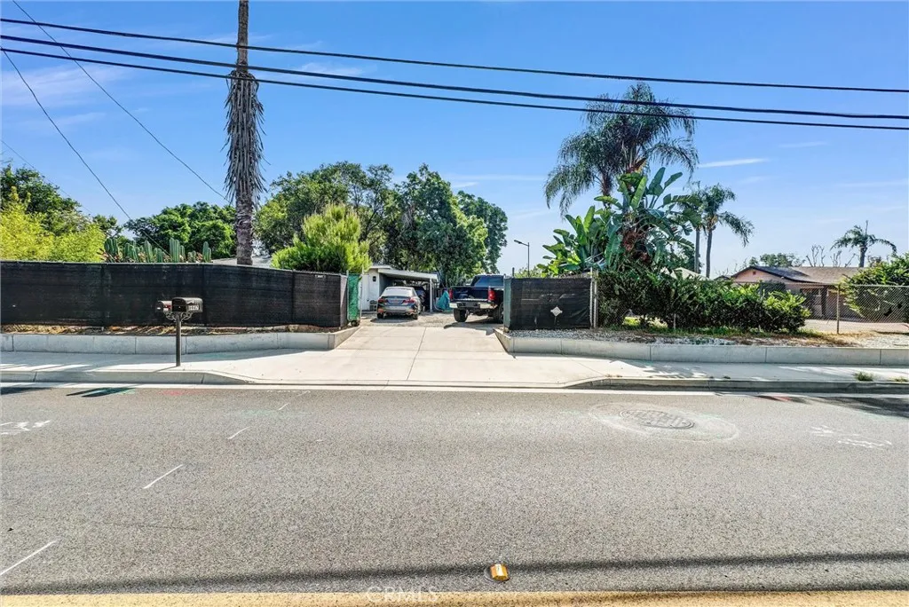 8945 Hellman Ave
