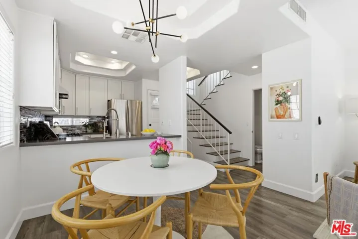 11110 Camarillo Street 122, Toluca Lake, California 91602 — photo 4