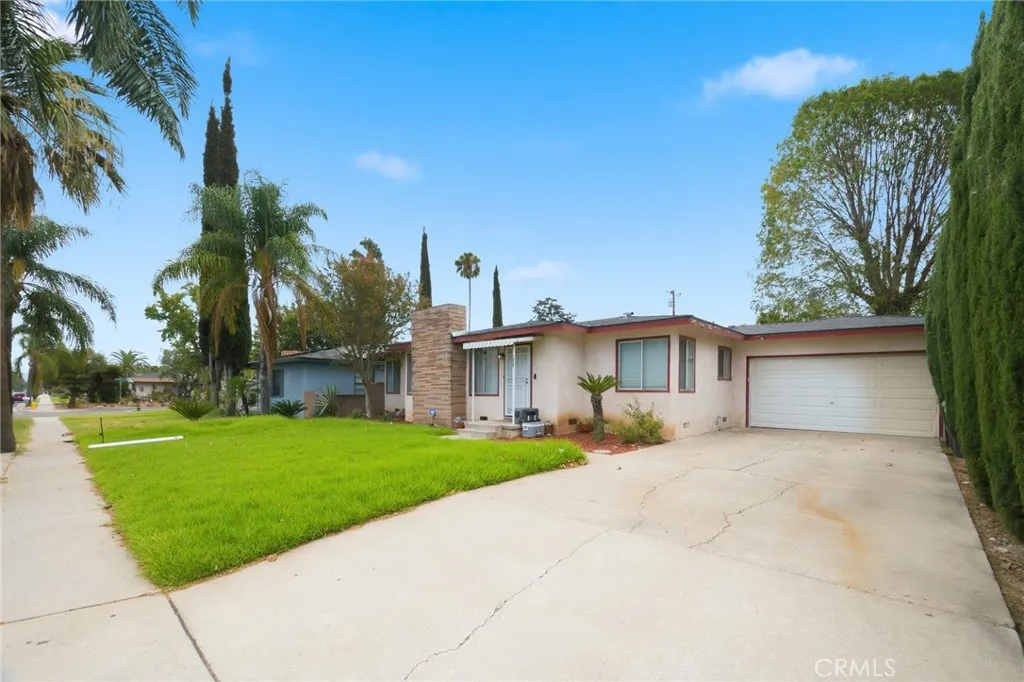 1050 W Olive, Corona, California 92882 — photo 5