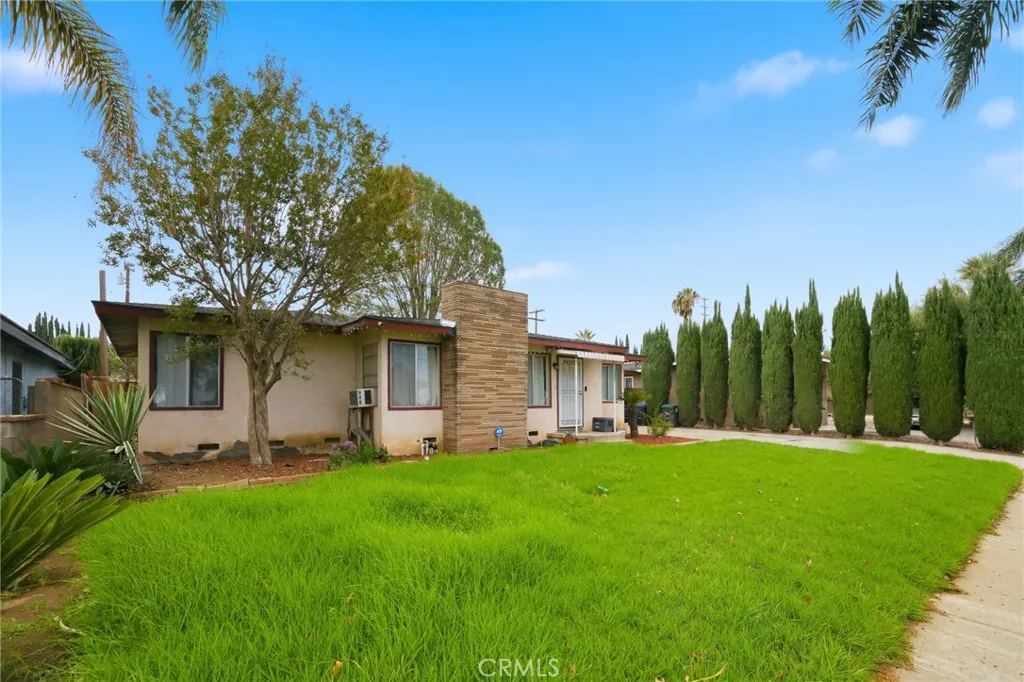 1050 W Olive, Corona, California 92882 — photo 4